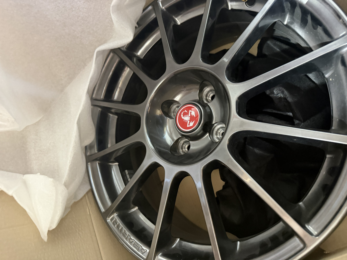 FIAT 500 Wheel (1) - ABARTH - 17" - Scratch & Dent