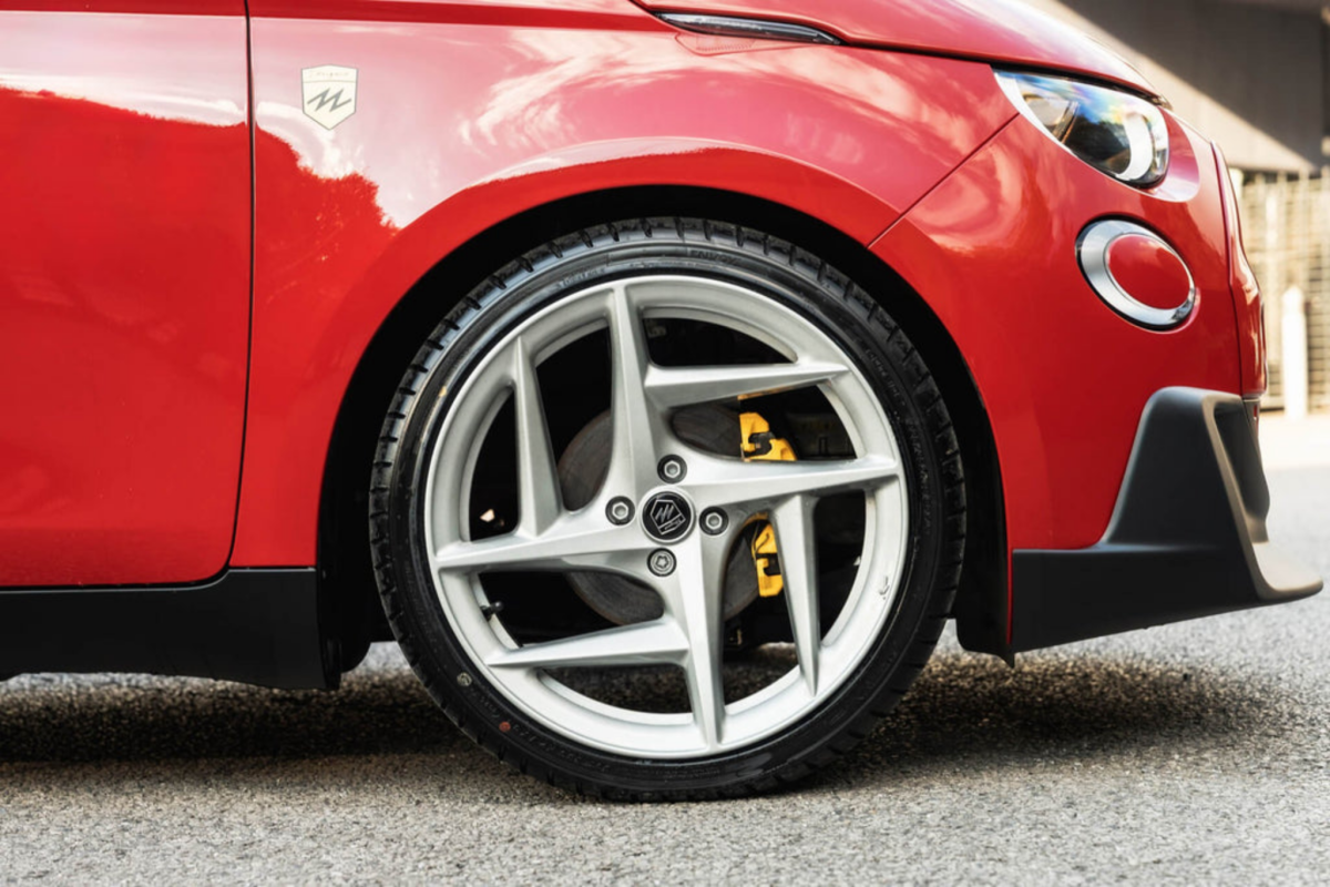 FIAT 500 Custom Wheels (4) - Kahn Design - 18"- Hyper Silver 