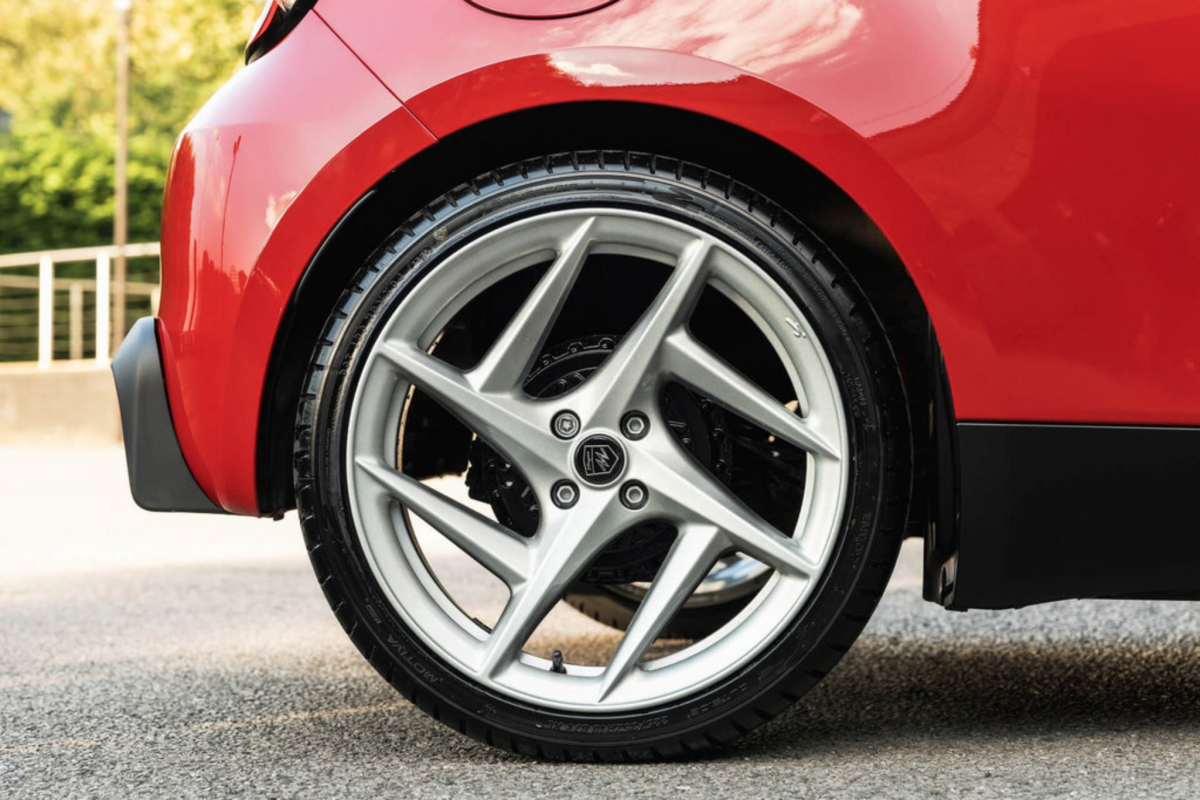 FIAT 500 Custom Wheels (4) - Kahn Design - 18"- Hyper Silver 