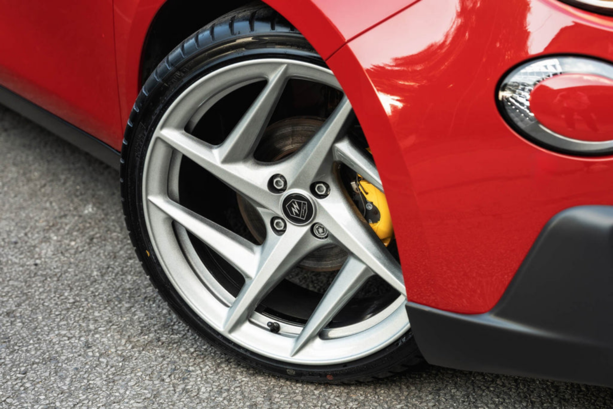 FIAT 500 Custom Wheels (4) - Kahn Design - 18"- Hyper Silver 